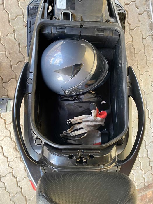 Maxi scuter SUZUKI Burghman AN 400 din 2004