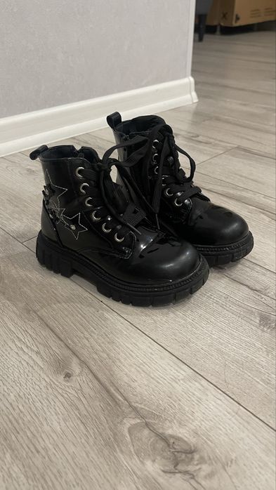 Детская обувь разная