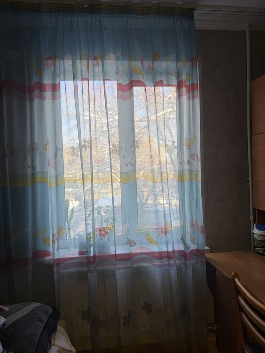 Яркая тюль в детскую