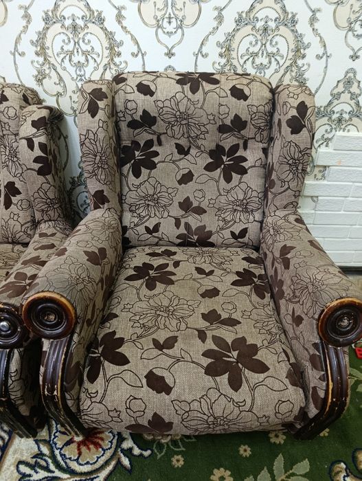 Продается диван не новый