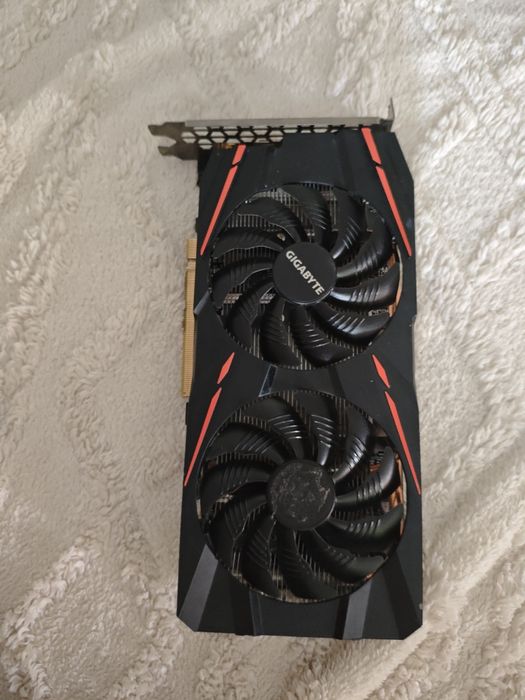 Продам видеокарту gigabyte RX 590