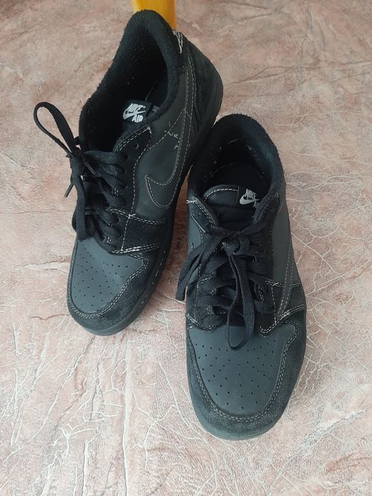 Продам мужские кроссовки