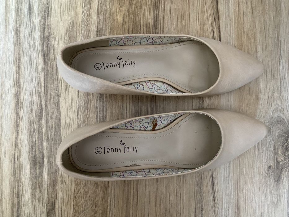 Обувки на ток и мокасини