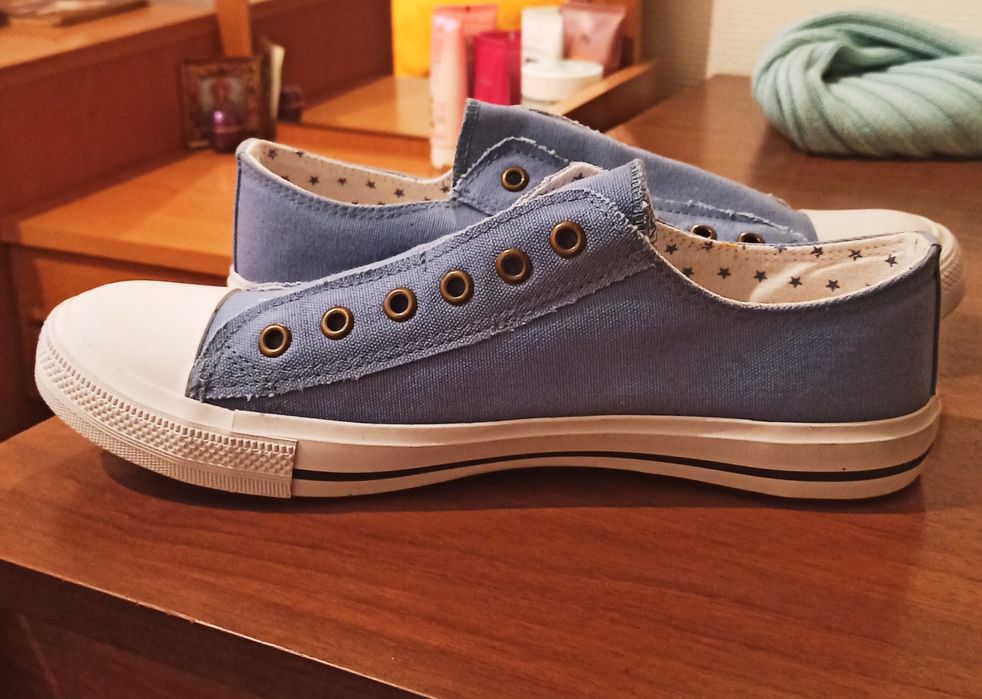 Продам женские кеды