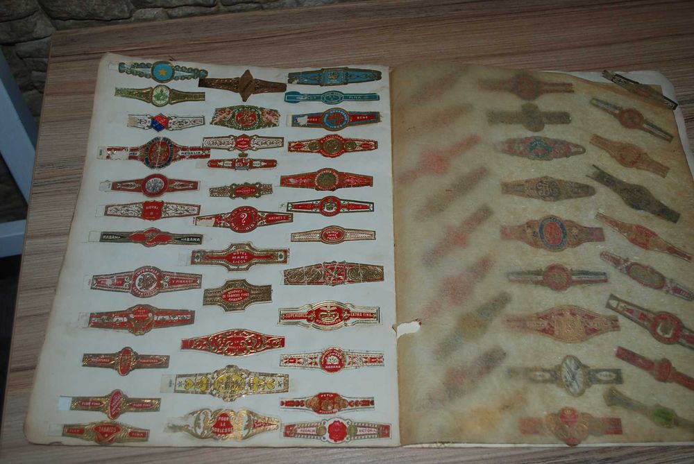 Vand caiet de colectie cu etichete vechi ,de trabucuri