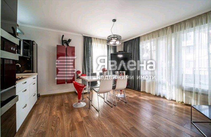 Дава се под наем Тристаен апартамент в Варна, Аспарухово - 110 кв.м за 700 € - Снимка #2