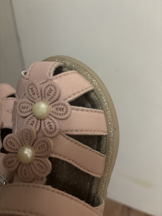 Продам сандали на девочку