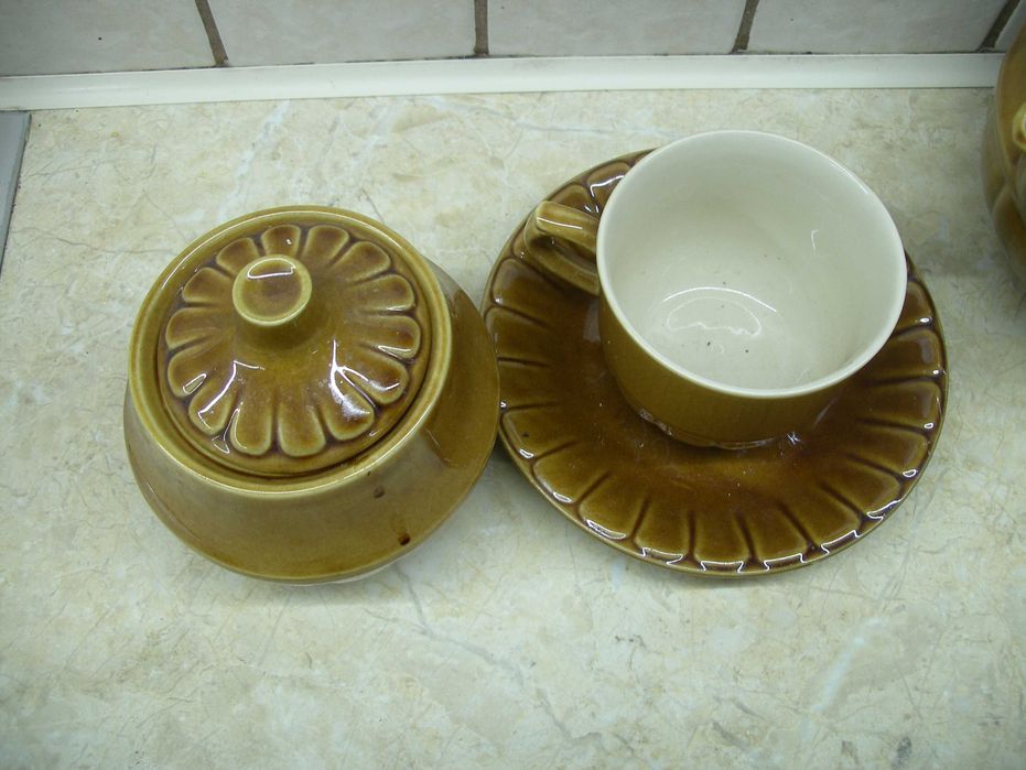 Стар сервиз за кафе и чаи.