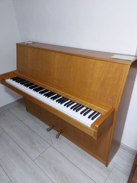 Pianina Malmsjo ( mecanică Renner, transport gratuit)