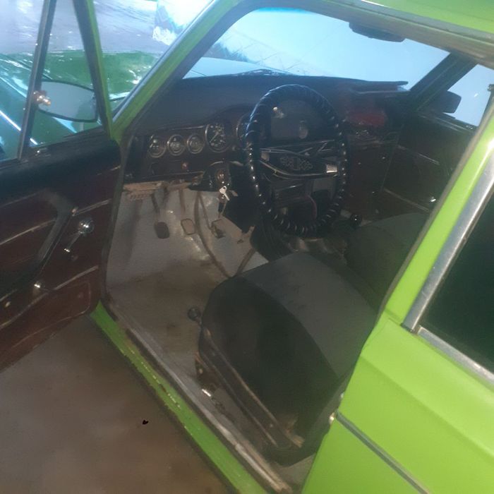 Vaz 2106 sotiladi kraska radnoy  metani bor  yili 1983