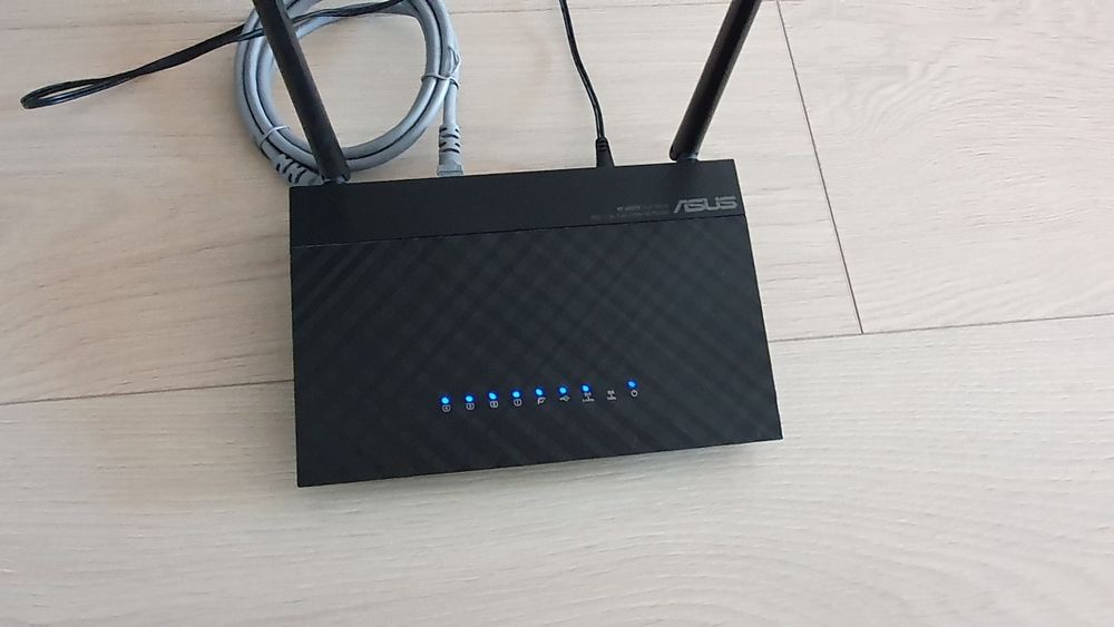 Router ASUS RT-AC51U DualBand Transf 300+433 Mbps 2.4-5 GHz transport Fan Curier OLX EasyBox Posta
