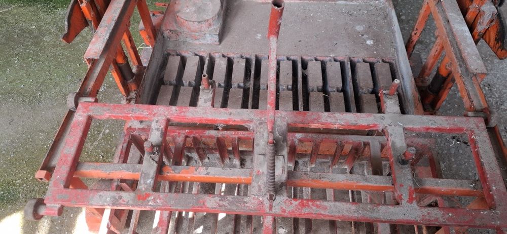 Masina,presa pentru fabricarea boltarilor