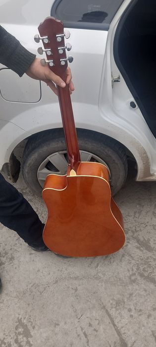 Gitaraga gap yoq xali yangi bir oy chalingan