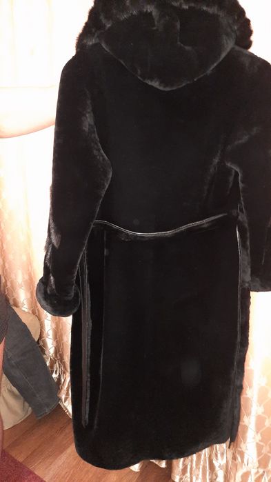 Шуба мутон,с норкой.
