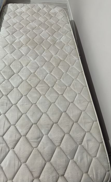 Кровать с матрасом