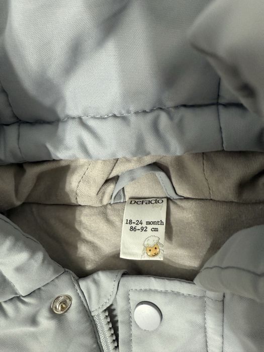 Продам детскую куртку на осень