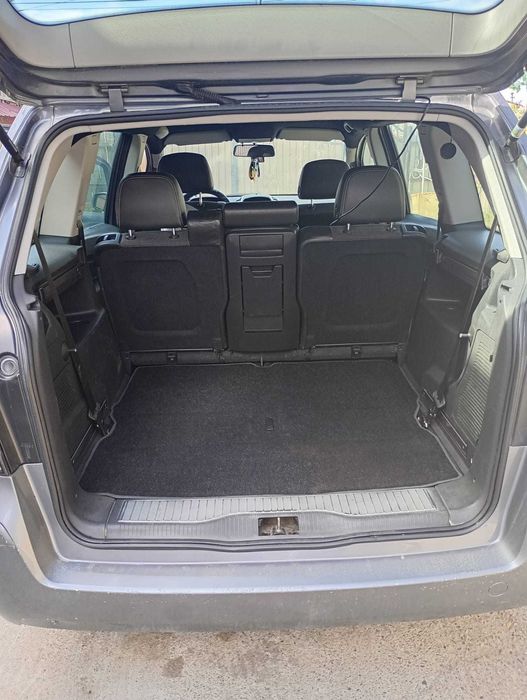 Vând Opel Zafira b 2006