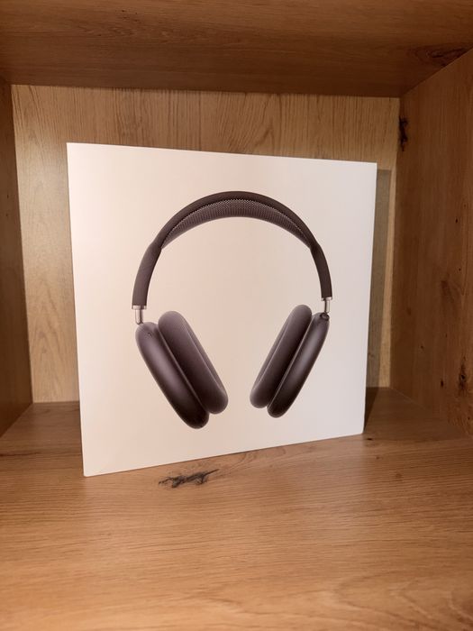 AirPods Max with Smart Case