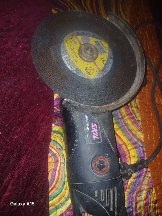 Vând - Rotopercutor Makita hr2470 -   flex Putere: 2000 W