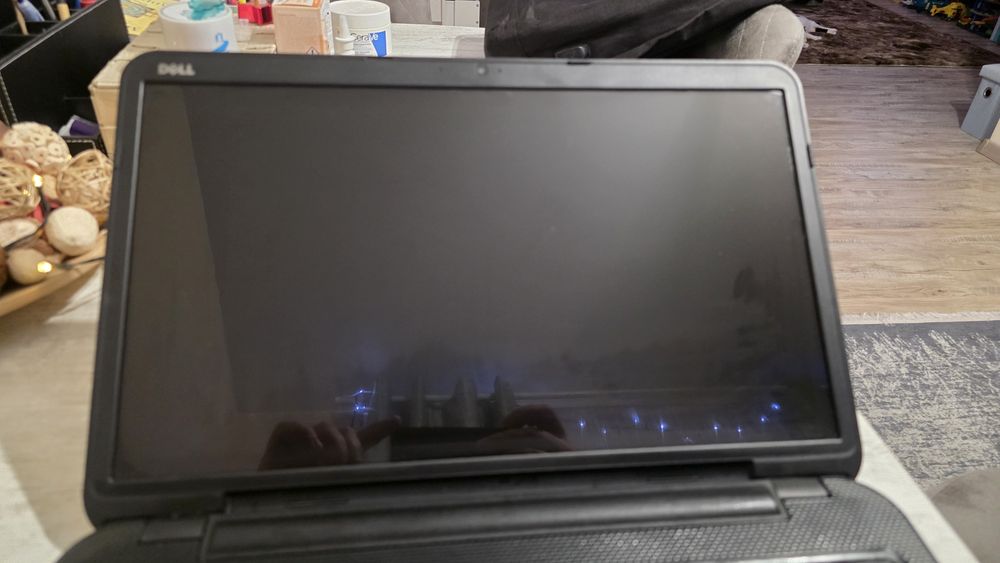 Vand/schimb Laptop Dell Inspiron 3721, display de 17 inch.