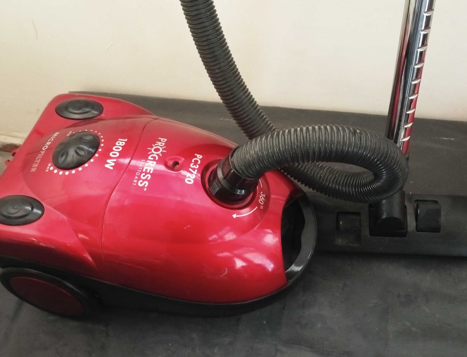Прахосмукачка PROGRESS 1800W