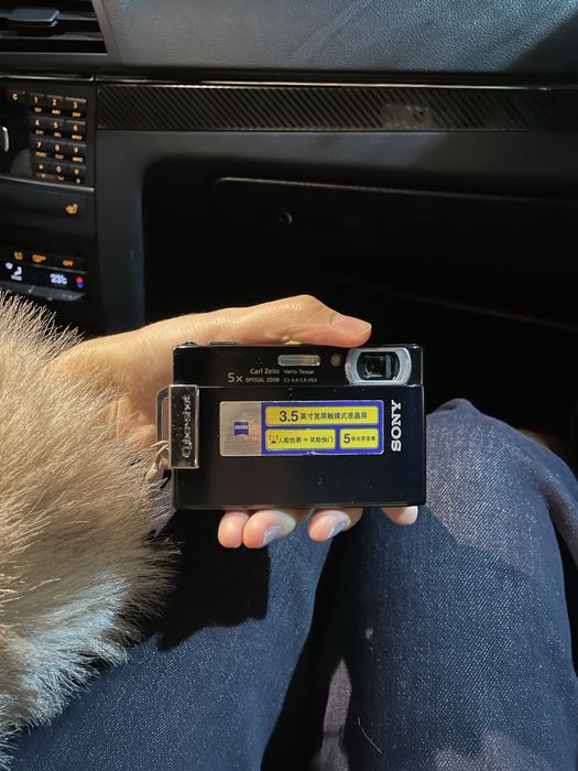 Цифровая камера Sony Cuber-shot DSC-T200