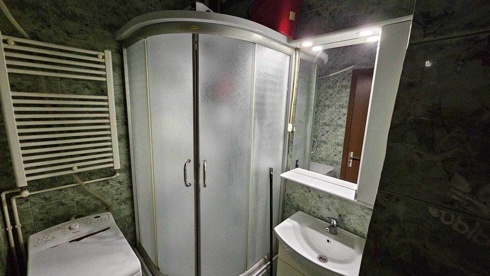 Garsoniera spre inchiriere