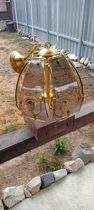 Lustră veche cu geamuri pilogravate