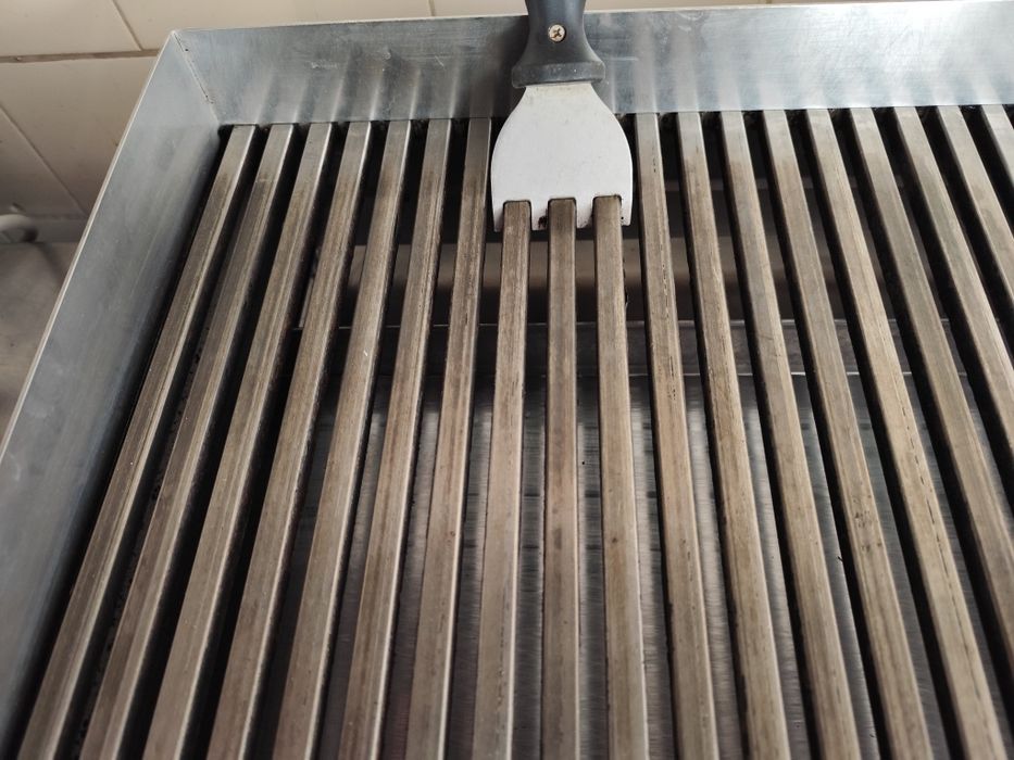 Grill  electric profesional burgeri , steak-uri   380 v