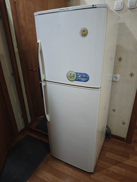 Продам Срочно Холодильник LG.