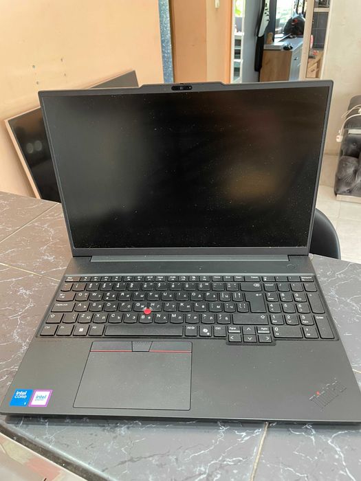 Продавам Lenovo ThinkPad 16" – Неразличим от нов!