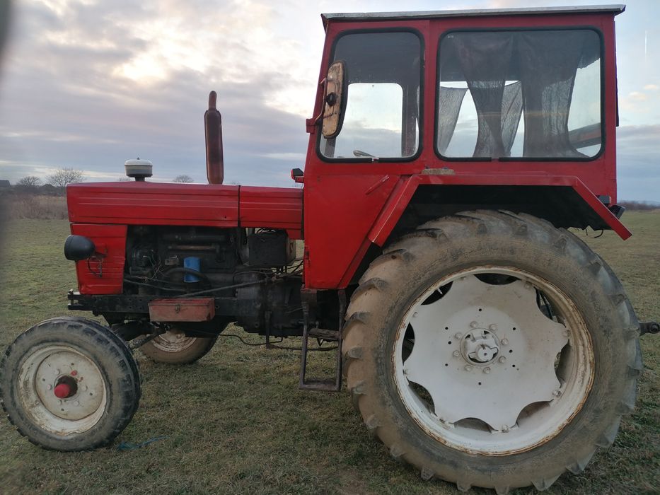 Universal UTB U650 cu utilaje