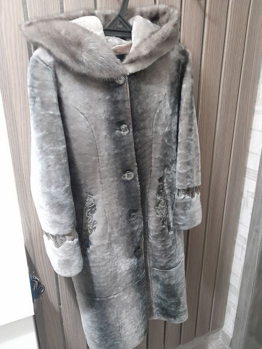 Продается шуба мутон.