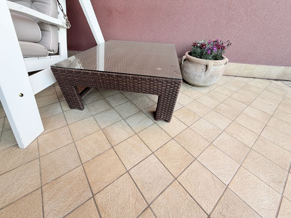 Set exterior: masa+6scaune+canapea(PERNE ALBE)+masuta cafea+sezlong