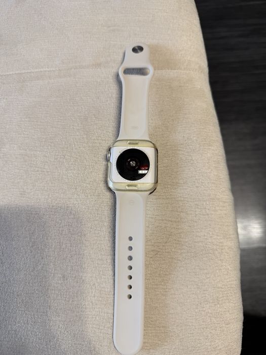 Часовник- Apple watch 44 mm SE