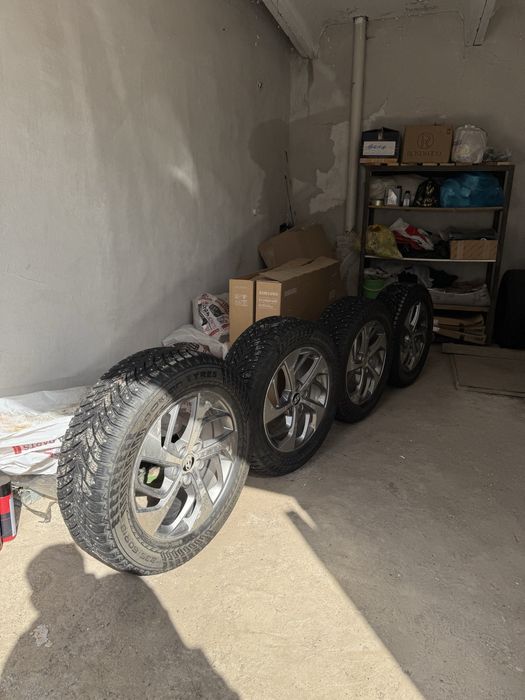 Продам зимнию резину с дисками