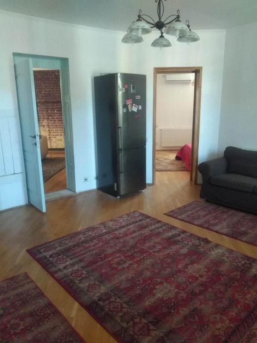Vând apartament in vilă