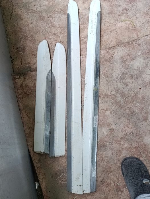 Продам молдинги на крузак 200