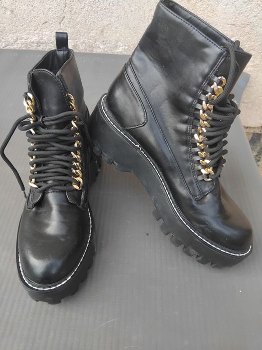 Дамски боти и апрески