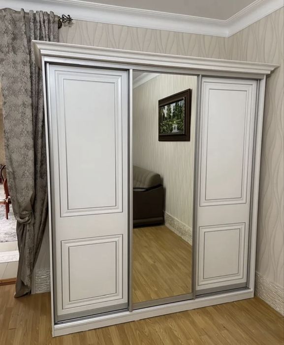 Шкаф купе с зеркалом
