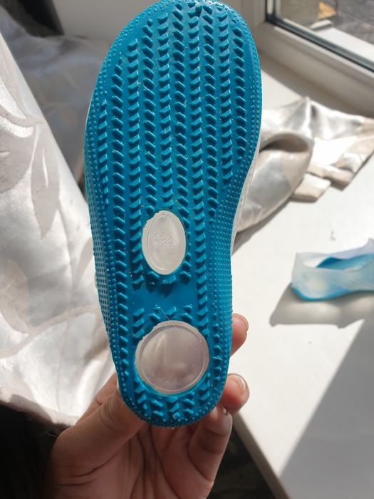 Продаю новые аквашузы 25/26 размера