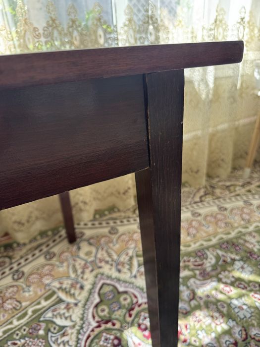 Стол в хорошем состоянии