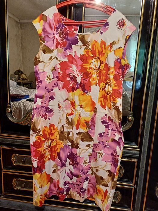 Продам женские платья