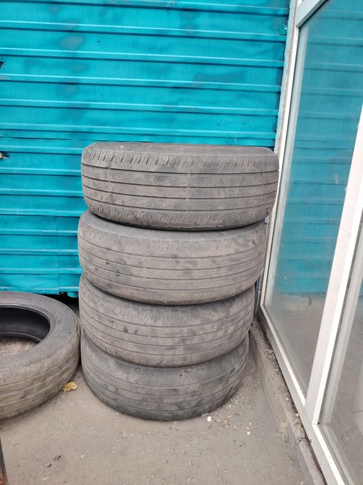 Продам комплект резины 18