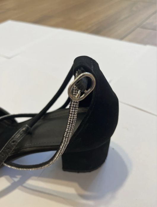 Pantofi cu toc simpli
