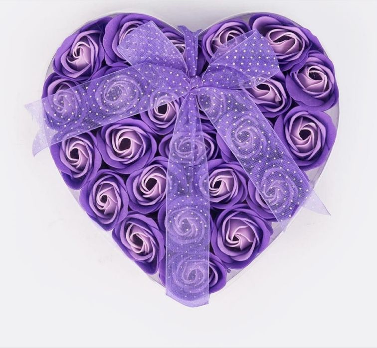 Aranjament floral cu 24 trandafiri din săpun – cadou elegant, 18x18cm