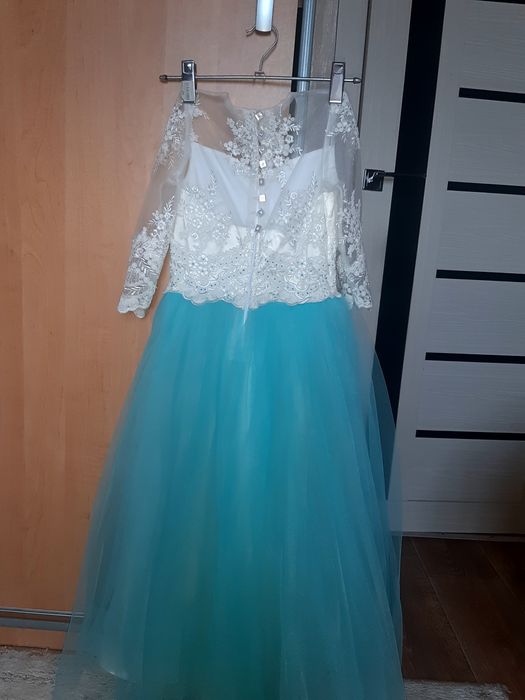 Продаю красивое платье для девочки