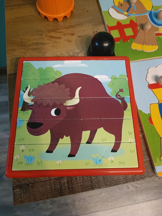 Колекция от пъзели и занимателни играчки