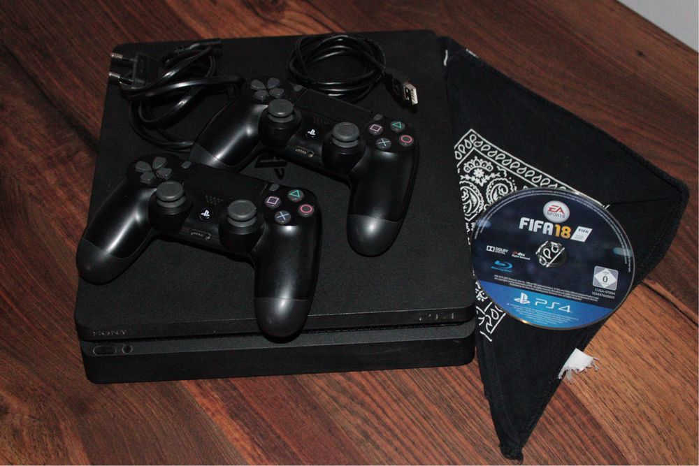 Play Station 4 - 1TB