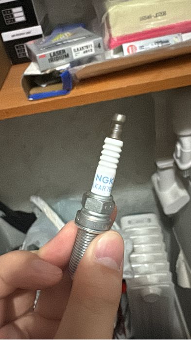 Свечи зажигания NGK ILKAR7B11